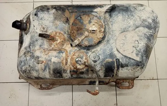 Suzuki Grand Vitara I Fuel tank 