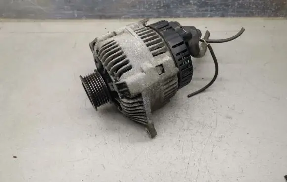 Mitsubishi Carisma Generator/alternator 7700424582