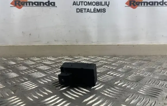 Opel Zafira C Electric window control switch 13301888
