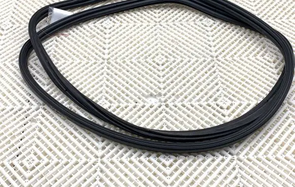 BMW X5 F15 Rubber seal front door (on door) 7294463
