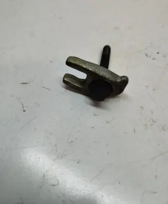Nissan Juke I F15 Fuel Injector clamp holder
