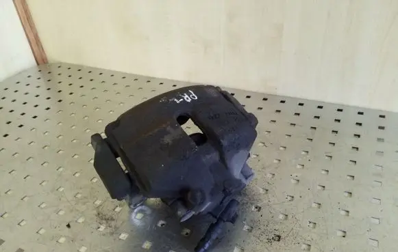 Volkswagen PASSAT B7 Front brake caliper