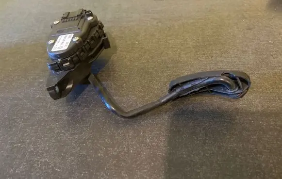Renault Trafic II (X83) Accelerator throttle pedal 7700313060 6PV00811914