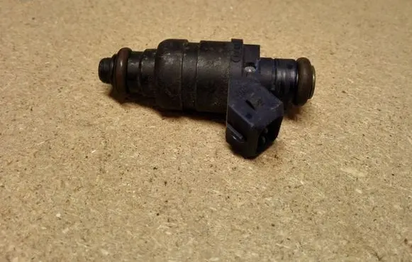 Audi A6 S6 C5 4B Fuel injector 078133551L