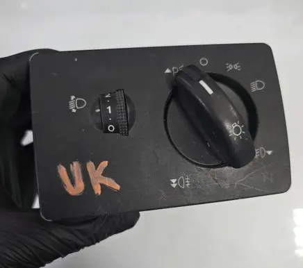 Ford Focus C-MAX Light switch 4M5T13A024