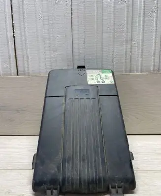 Volkswagen PASSAT B7 Battery box tray cover/lid 3C0915443A