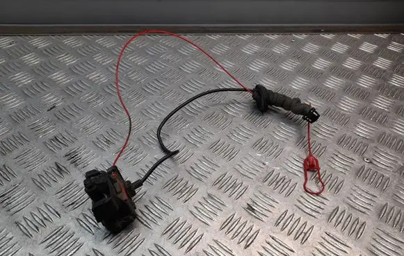 Fuel tank cap lock motor