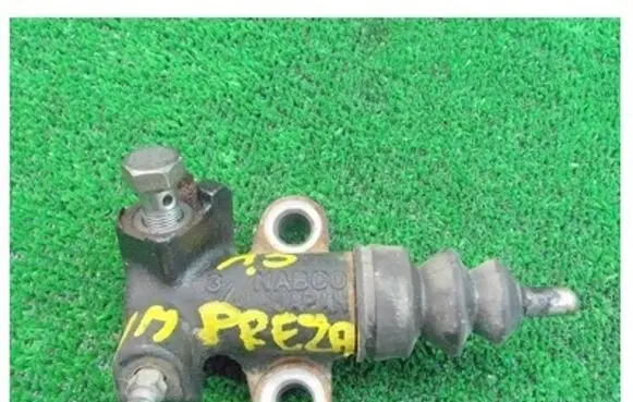 Subaru Impreza III Clutch slave cylinder 