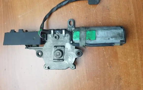 Mercedes-Benz C W202 Sunroof motor/actuator 