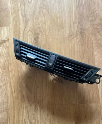 BMW X1 E84 Dash center air vent grill 64229258354 9258354 9258357