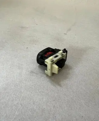 Mercedes-Benz C W203 Quarter vent window switch A2038200210 501807