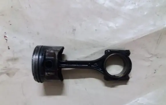 KIA Sportage Piston with connecting rod