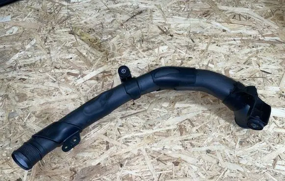 Volkswagen PASSAT B7 Intercooler hose/pipe 1K0145840AE