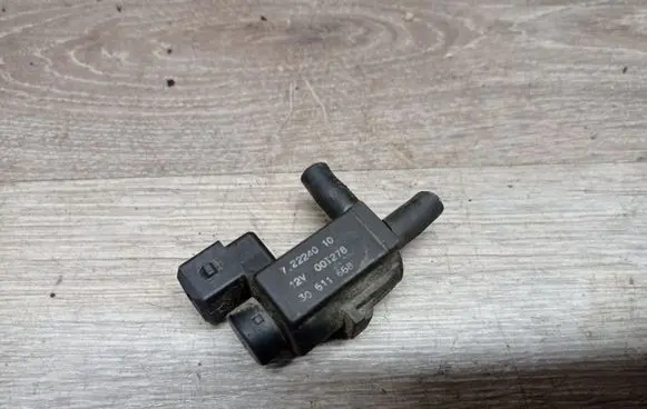 Volvo V70 Vacuum valve 72224010 30611668