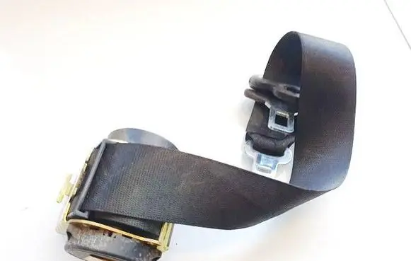 Middle seatbelt (rear)
