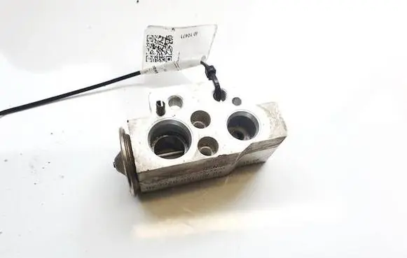 Volkswagen Golf Plus Air conditioning (A/C) expansion valve 1K0820679 CZ4475002250