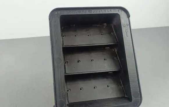 Mitsubishi Outlander Quarter panel pressure vent 