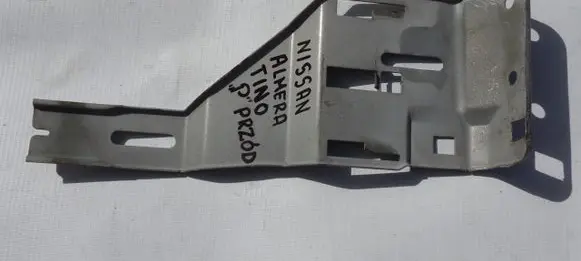 Nissan Almera Tino Fender mounting bracket