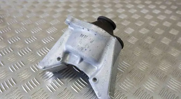 Engine mount bracket