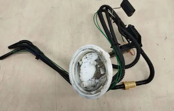 BMW 5 E60 E61 Fuel level sensor 6765849 690251 0580303042