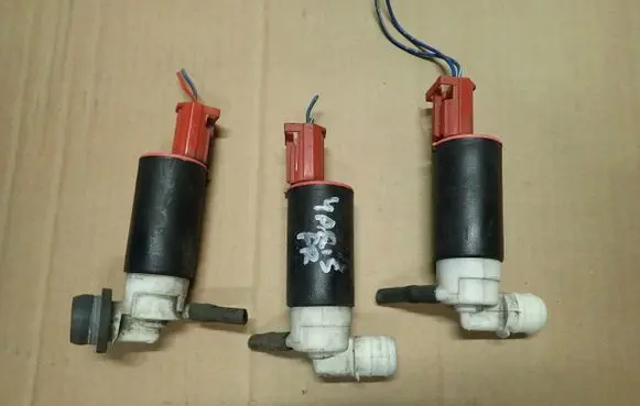 Toyota Yaris Windscreen/windshield washer pump