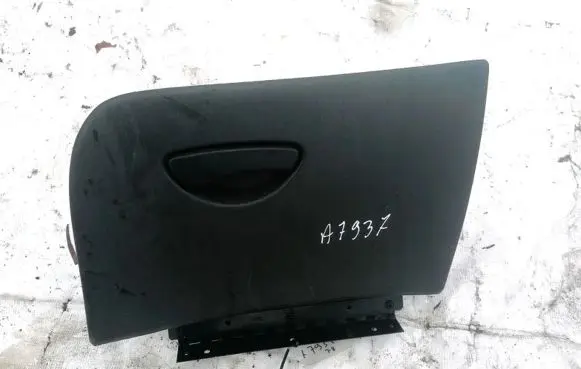 Ford Focus Glove box 98ABA03024
