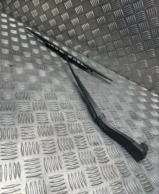 Jeep Grand Cherokee Front wiper blade arm
