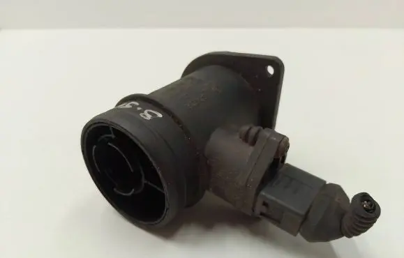 Volkswagen PASSAT B5 Mass air flow meter 0281002463 038906461