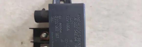 Mercedes-Benz E W211 Charging relay A0025426419 0332002167
