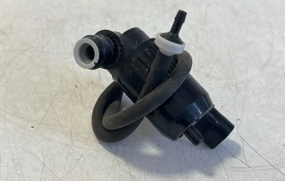Tesla Model S Windscreen/windshield washer pump 1WP0002 PUM812072 3S1737