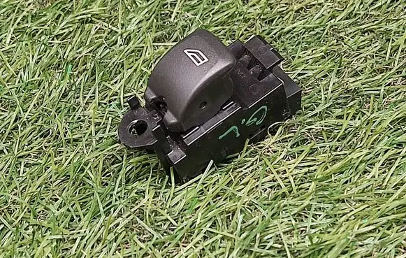 Volvo V40 Electric window control switch 31394840