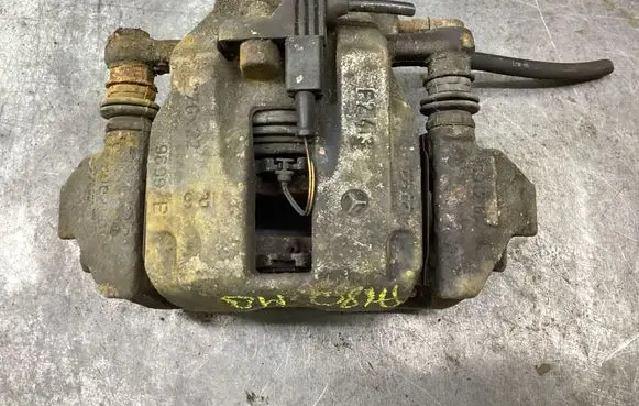 Mercedes-Benz A W169 Front brake caliper 9899B