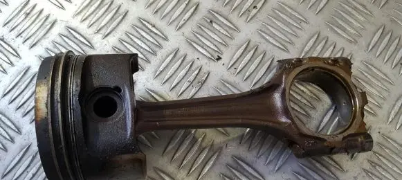 Piston with connecting rod