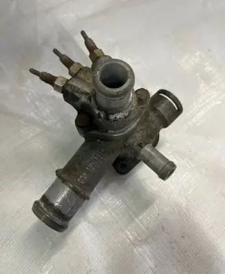 Audi A3 S3 8L Engine coolant pipe/hose 038121133A