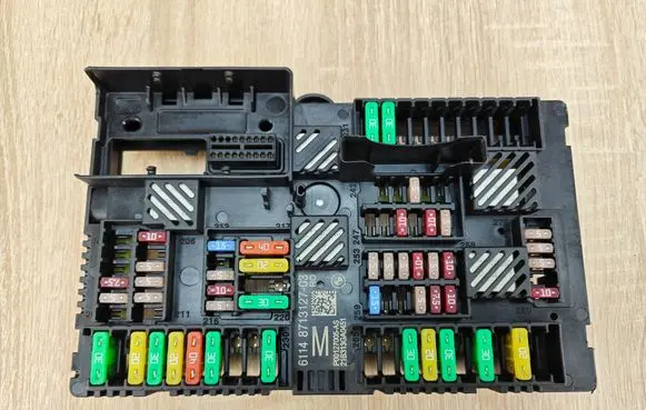 BMW 5 G30 G31 G38 Fuse module 8713127