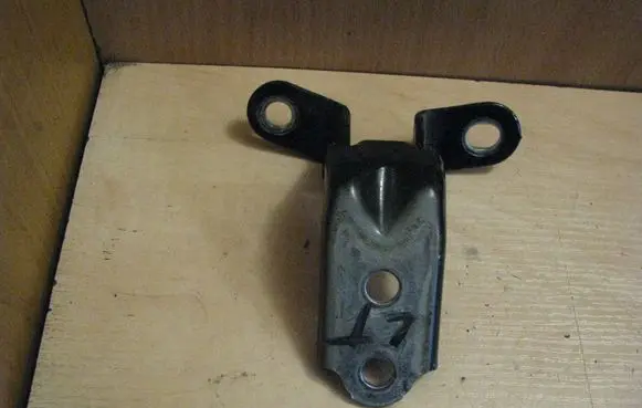 KIA Ceed Rear door lower hinge 793102E000