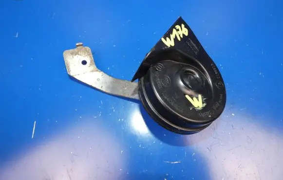 Mercedes-Benz A W176 Horn signal A0065428620 03500H 0923K10
