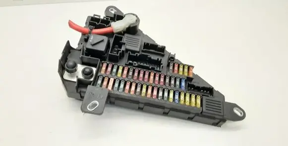 BMW 5 E60 E61 Fuse module 913883001 S18956057