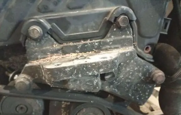 Opel Astra H Engine mounting bracket