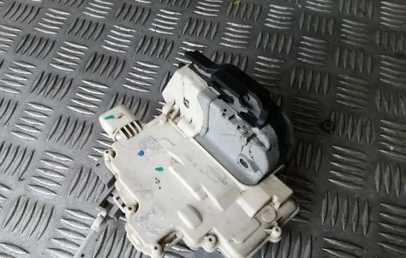 Audi A6 S6 C6 4F Front door lock 4F1837016