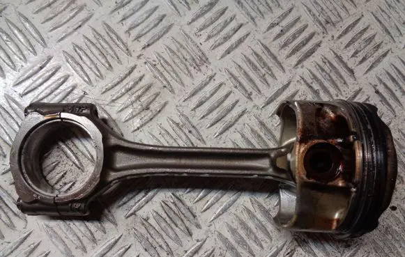 Citroen C4 Cactus Piston with connecting rod 9807260380