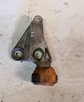 Audi A4 S4 B7 8E 8H Engine mounting bracket 8E0199343N