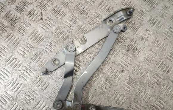 Audi A4 S4 B6 8E 8H Tailgate/trunk/boot hinge 8E5827301C