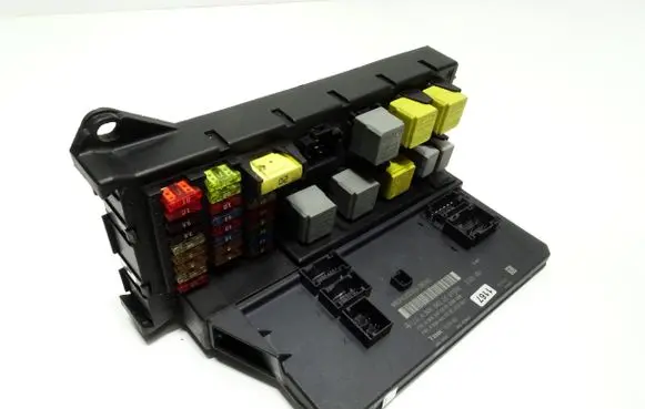 Mercedes-Benz Sprinter W906 Fuse module A9065452601 A9064420500 A9065450601
