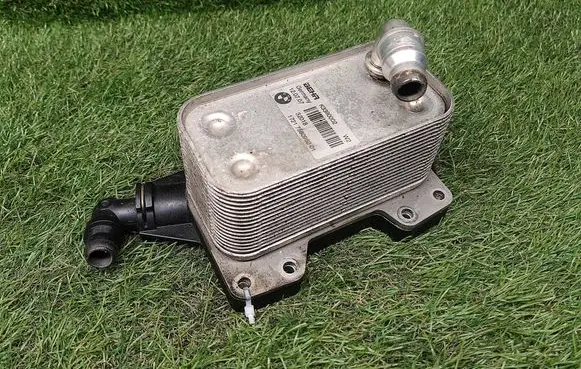 BMW 5 E60 E61 Engine oil radiator 7560962 1721756096201