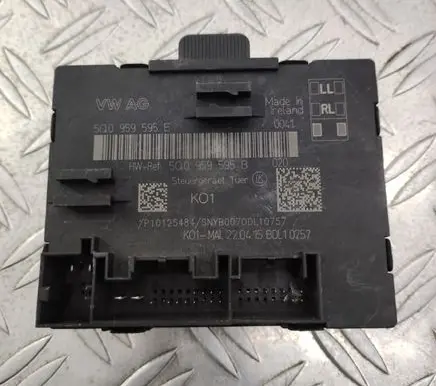 Volkswagen PASSAT B8 Door control unit/module 5Q0959595B
