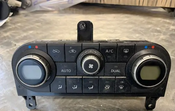 Nissan Qashqai Climate control unit 27500JD45D