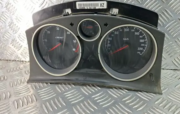 Opel Zafira B Speedometer (instrument cluster) 13308999