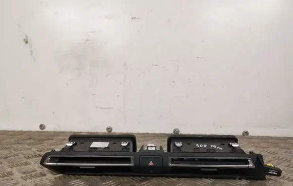 Peugeot 508 Dash center air vent grill 9813968977