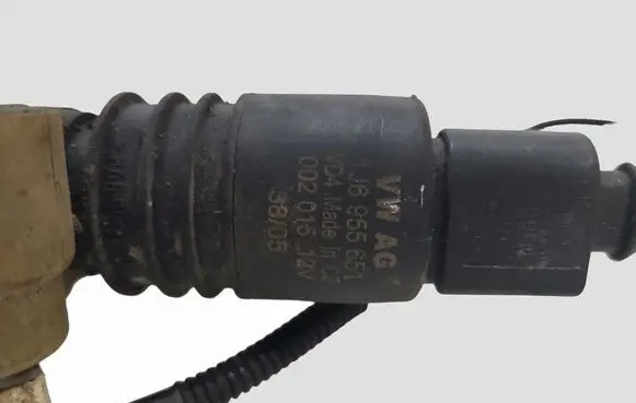 Volkswagen Polo IV 9N3 Windscreen/windshield washer pump 1J0973722 1J6955651 PA6GBGF30